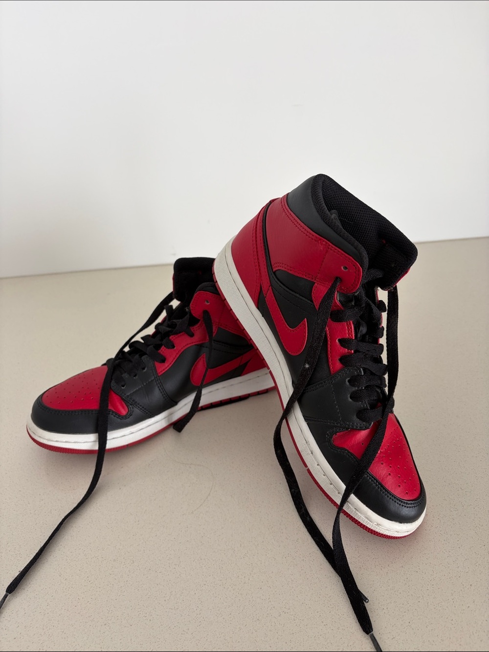 Nike Air Jordan 1 Mid Black/University Red